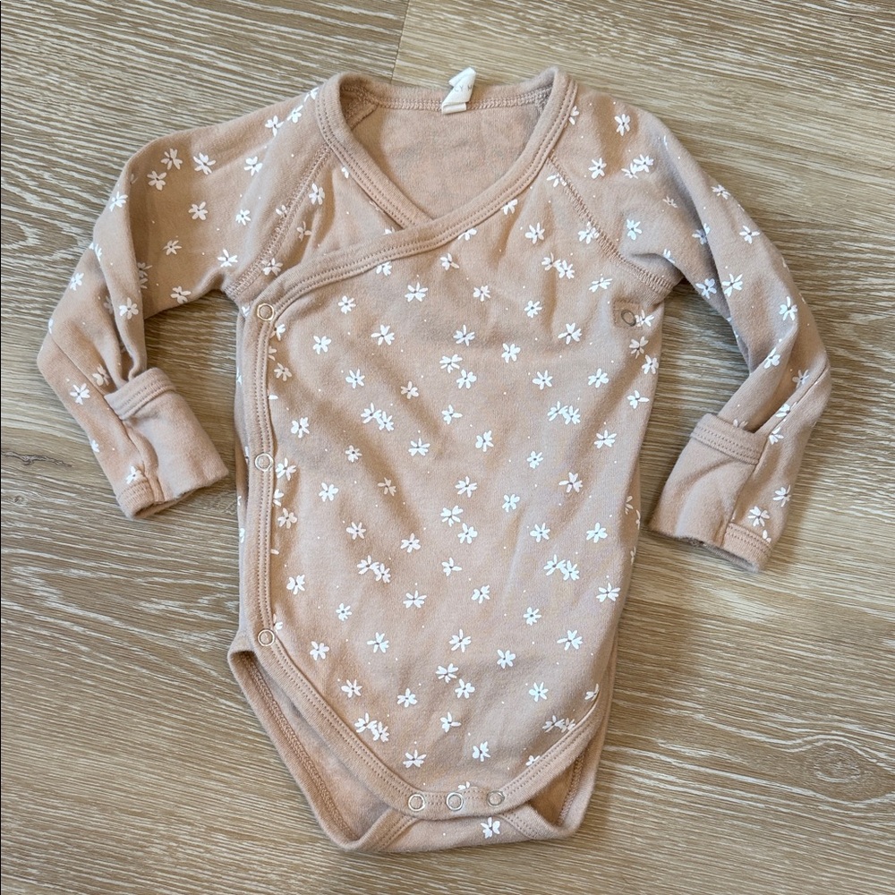 Quincy Mae Floral Bodysuit Size 3-6 Months